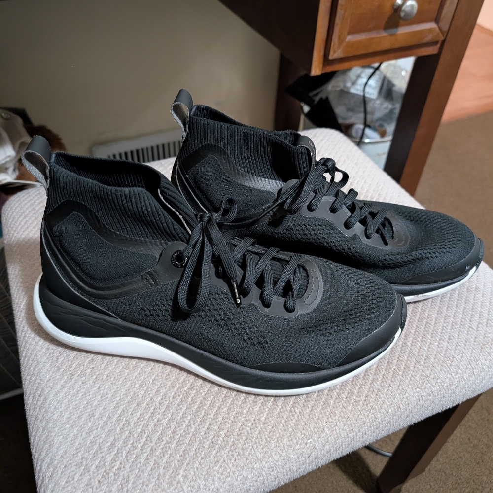EUC Lululemon Women's Chargefeel (Mid) Size 8.5